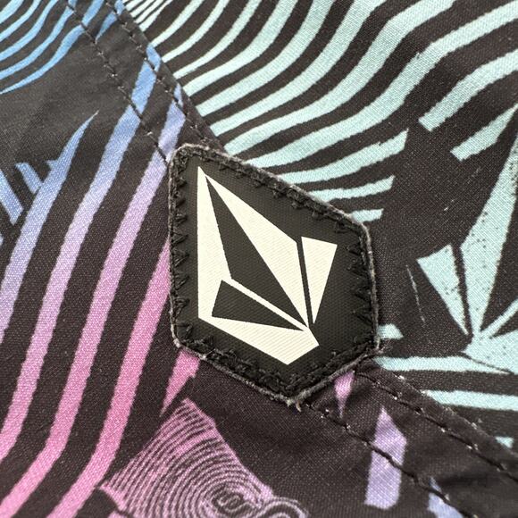 Volcom Mod Tech Boys Youth Size 29 Board shorts Swimwear Trucks Swim Striped - Picture 5 of 8